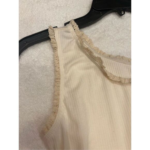 Large 10/12 beige tank top ruffled trimmed button front ribbed feel - Picture 3 of 9